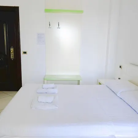 Azure With Sea View Drymades Appartement *