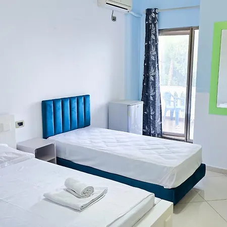 Azure With Sea View Drymades Appartement *