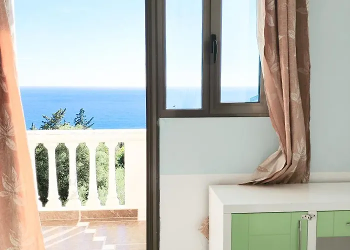 Azure With Sea View Drymades Apartamento *