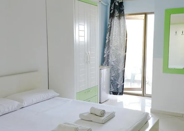 Azure With Sea View Drymades Apartamento