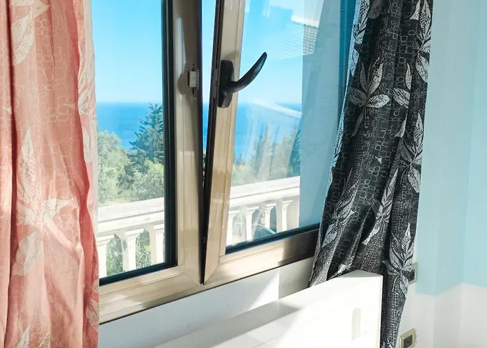 Azure With Sea View Drymades Apartamento